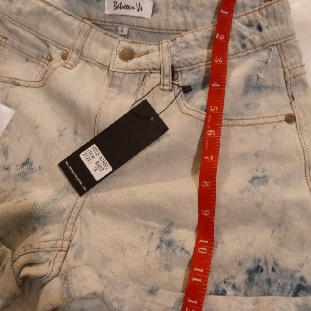 Shorts - Picture 2 of 3